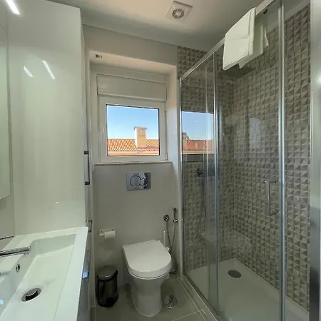 The Swallows Nest * Lissabon