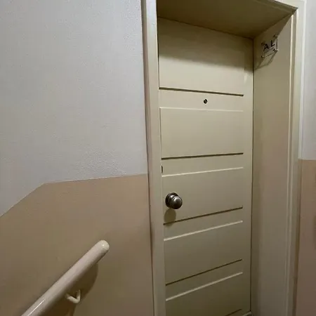 The Swallows Nest * Lissabon