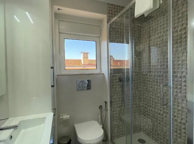 The Swallows Nest * Lizbona